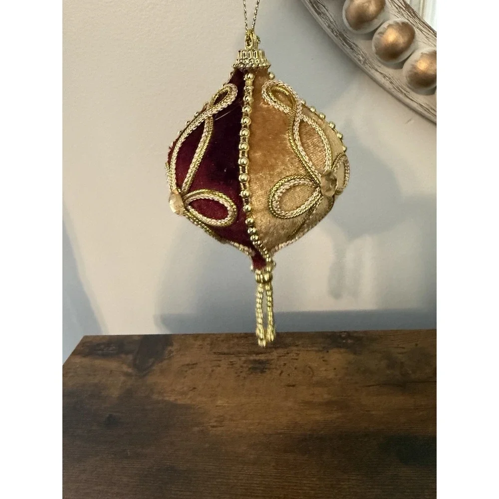 The Unbranded Brand vintage handcrafted